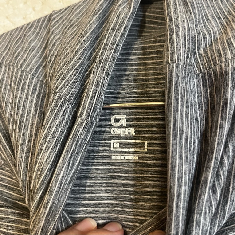 GAP Fit Womens Cowl Neck Sweater Gray White Striped Active Workout Sz Medium - Picture 2 of 6
